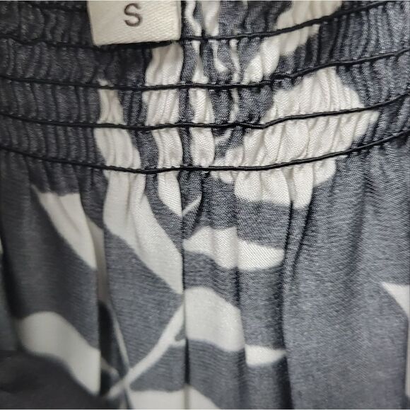 Tucker NYC The Classic Blouse Top Black Palm Floral 100 Silk Small - Picture 3 of 7